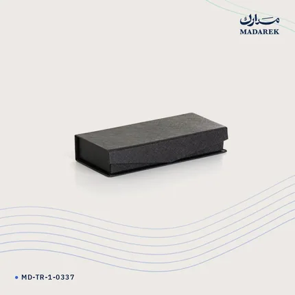 علبة أقلام